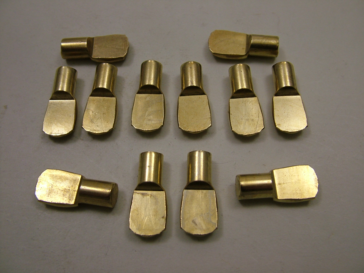 Spoon type shelf bracket electro brass finish 7mm peg
